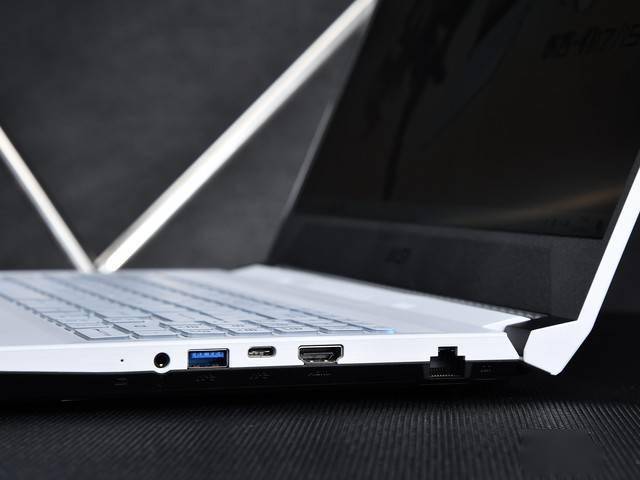 全新设计带来非凡体验微星侠客刃15游戏本评测