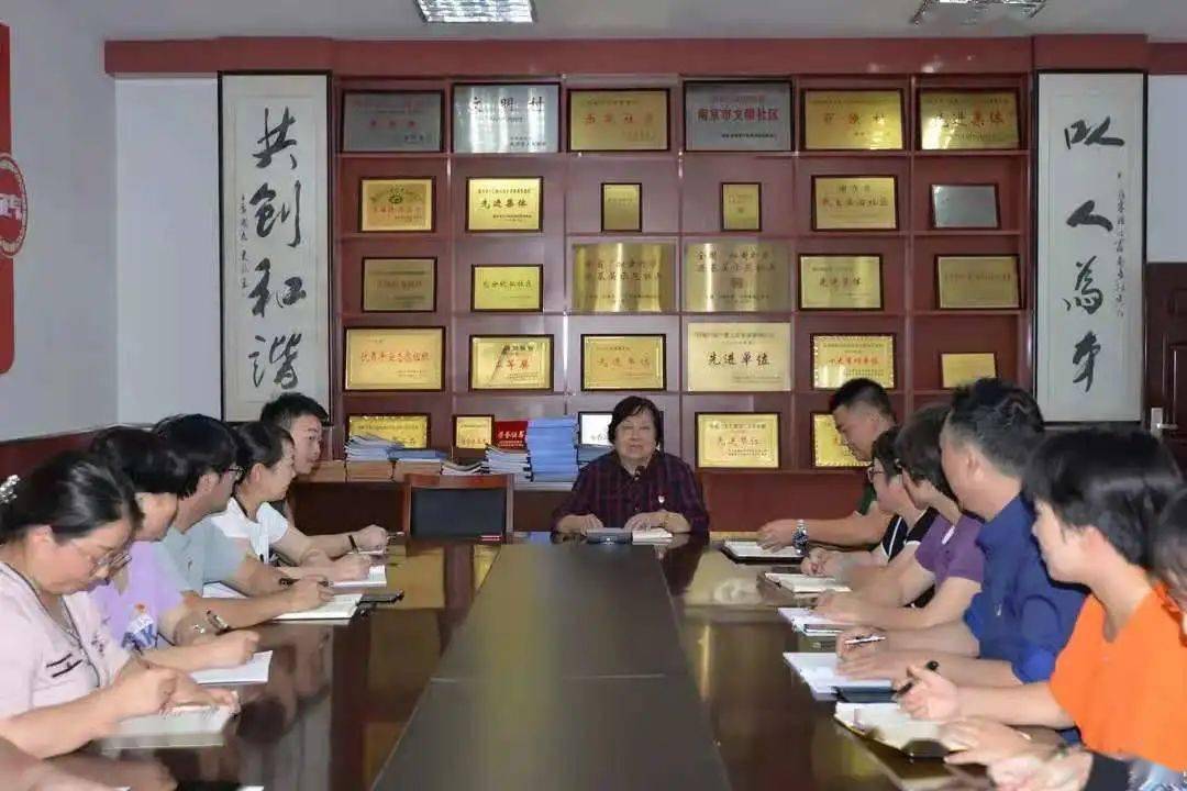 回忆"夕阳红人民调解工作室"成立初期,郭凤萍将衣服