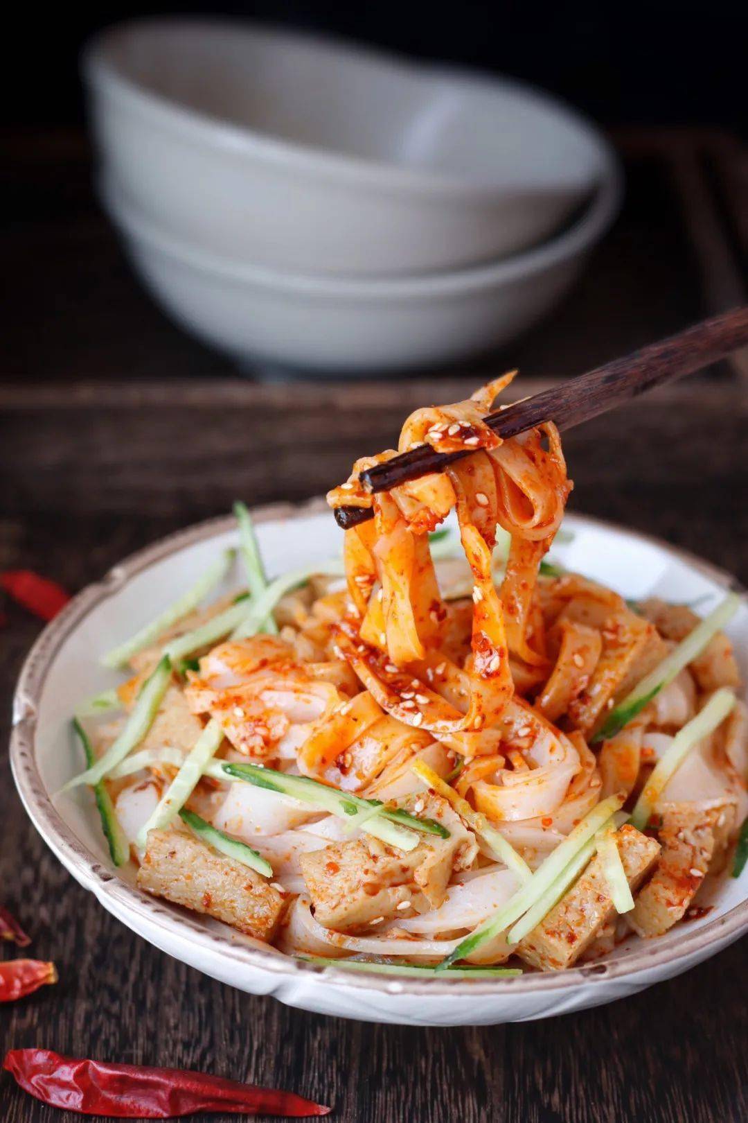 在家自制凉皮,简单又干净,看着都流口水