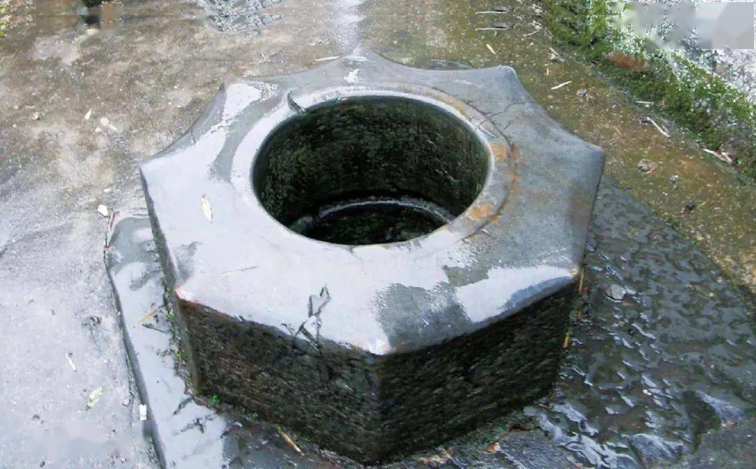 至于什么八角井,咱们中华大地处处可见,许多井老百姓用了上百年了.