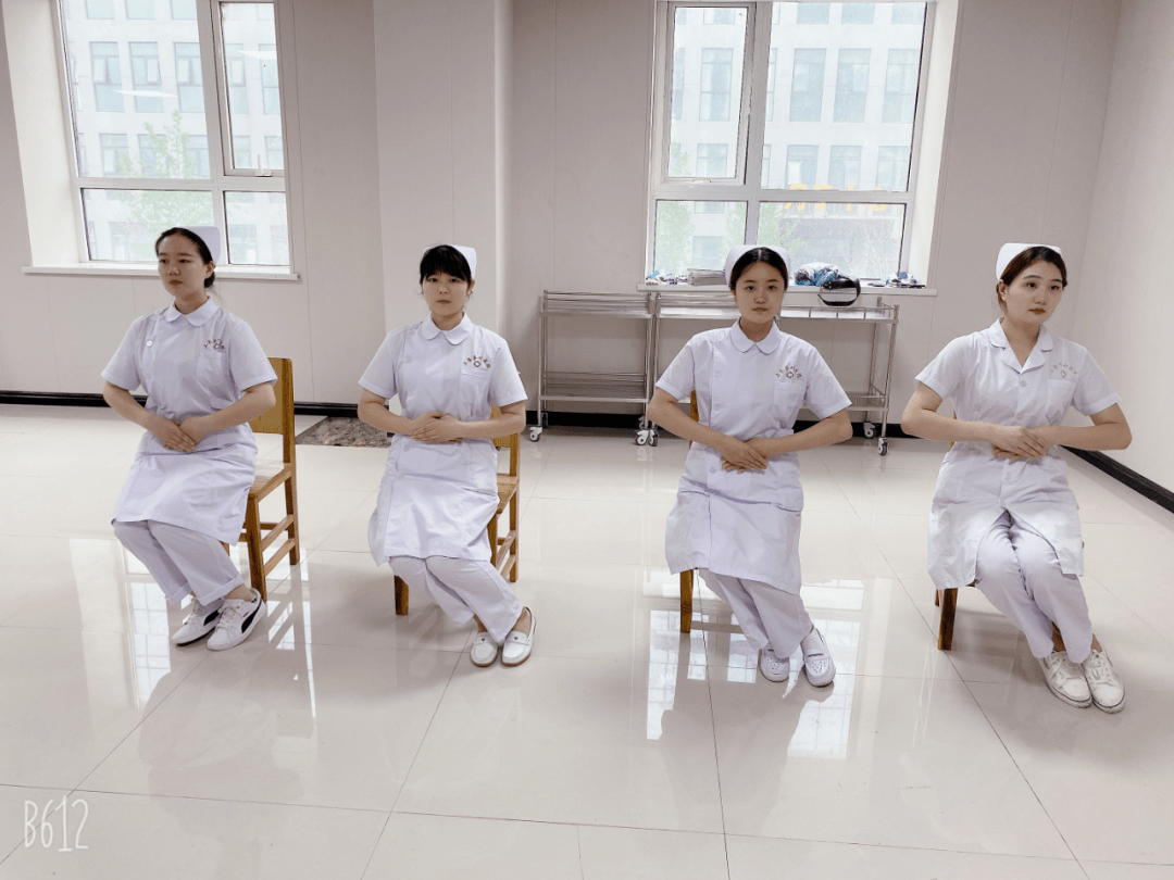 上蔡蔡州医院 | 对新上岗护士进行《护士礼仪》培训