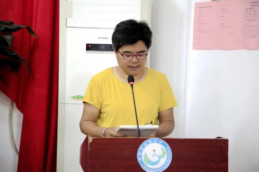 奏唱国歌★武陟中学党支部书记,理事长,校长李松元,副校长张清江,常务