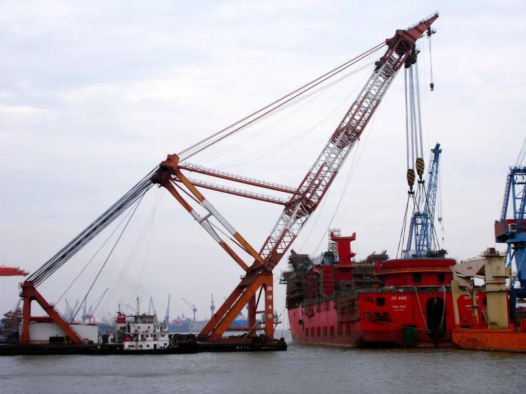 jsd6000深水起重铺管船完成主起重机筒体吊装