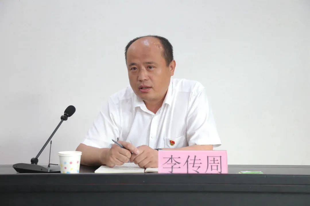 导师,清丰县优秀党务工作者,高堡乡才古庄村党支部书记李传周进行授课