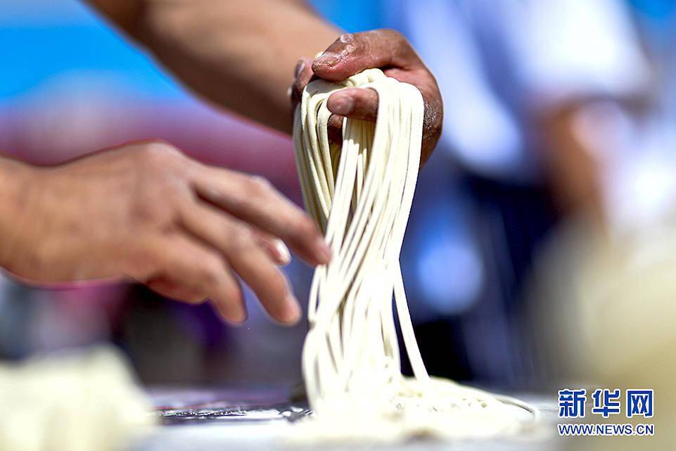 一碗青海拉面托起的幸福生活