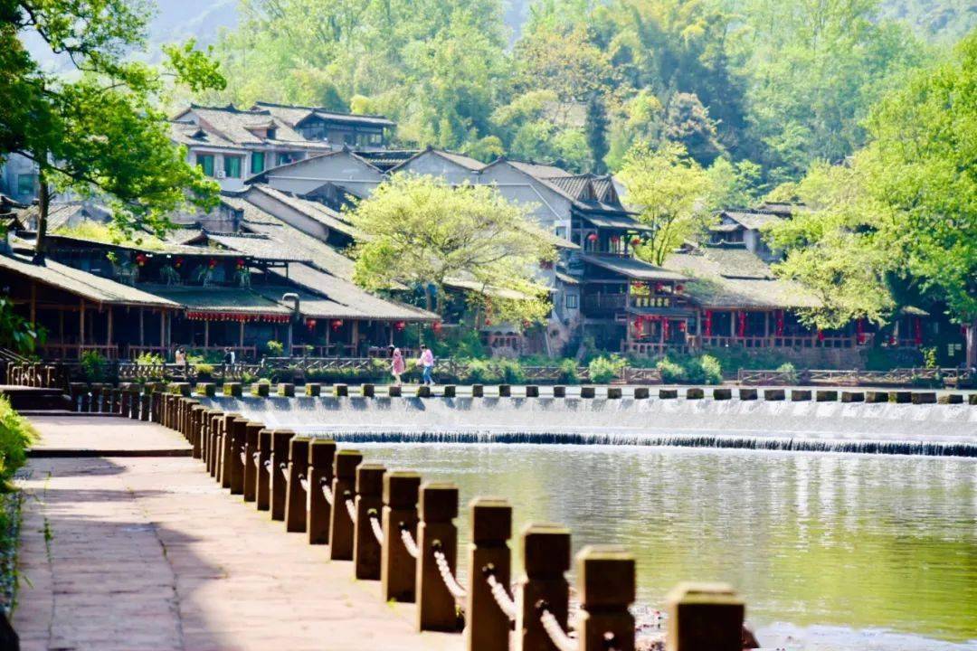 想约你一起去柳江古镇吹吹风耍耍水