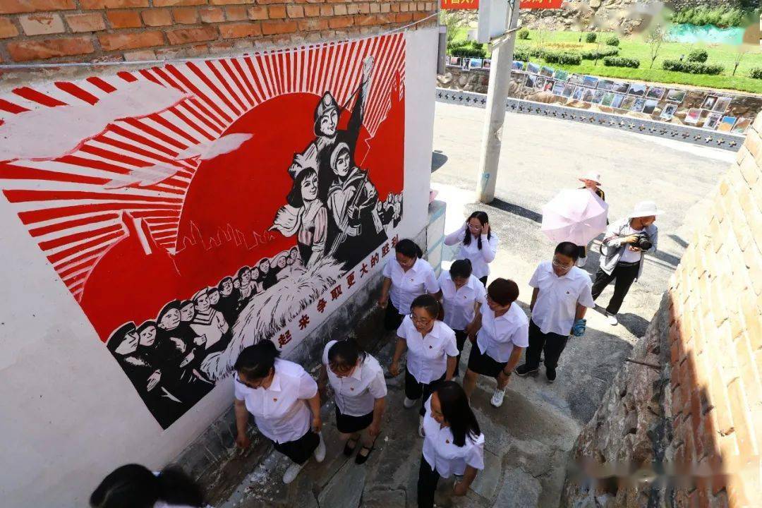 感党恩,跟党走,寻找红色足迹"红色主题教育活动