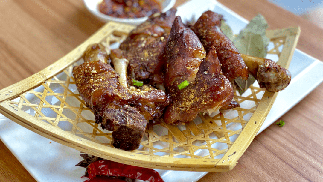 饿吗来只烤猪蹄来只烤鸡脚超销魂那种