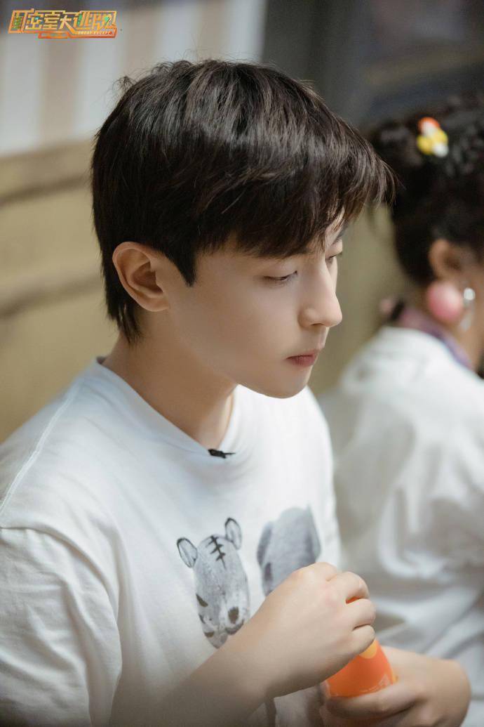 App|邓伦《密室大逃脱》正片上线 和他一起揭开陶仔的秘密！