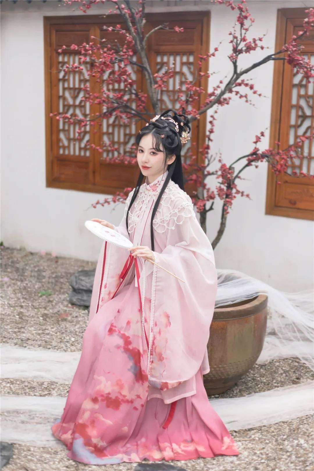 成都|国潮人·新时裳 | 走近“钟灵记”:数百万粉丝的成都本土品牌 推崇古典空灵之美