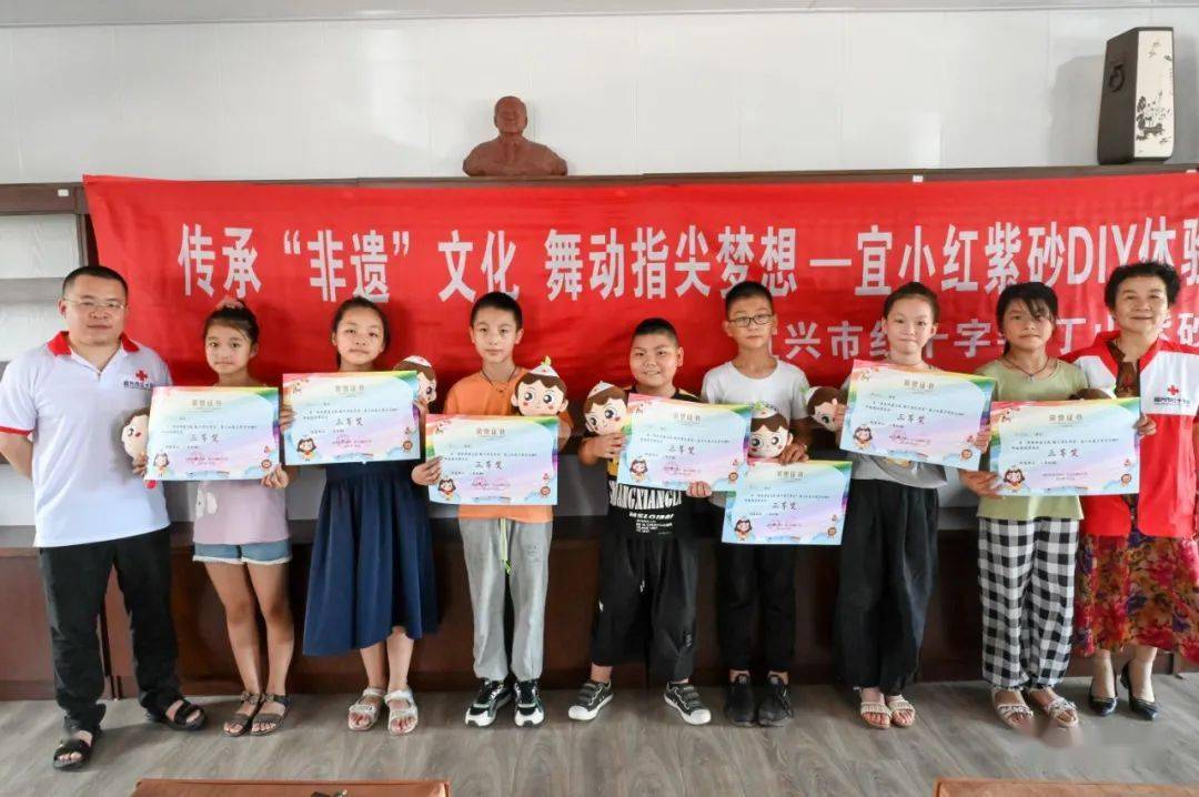 下午14:00,宜兴紫砂小学发生的一幕!