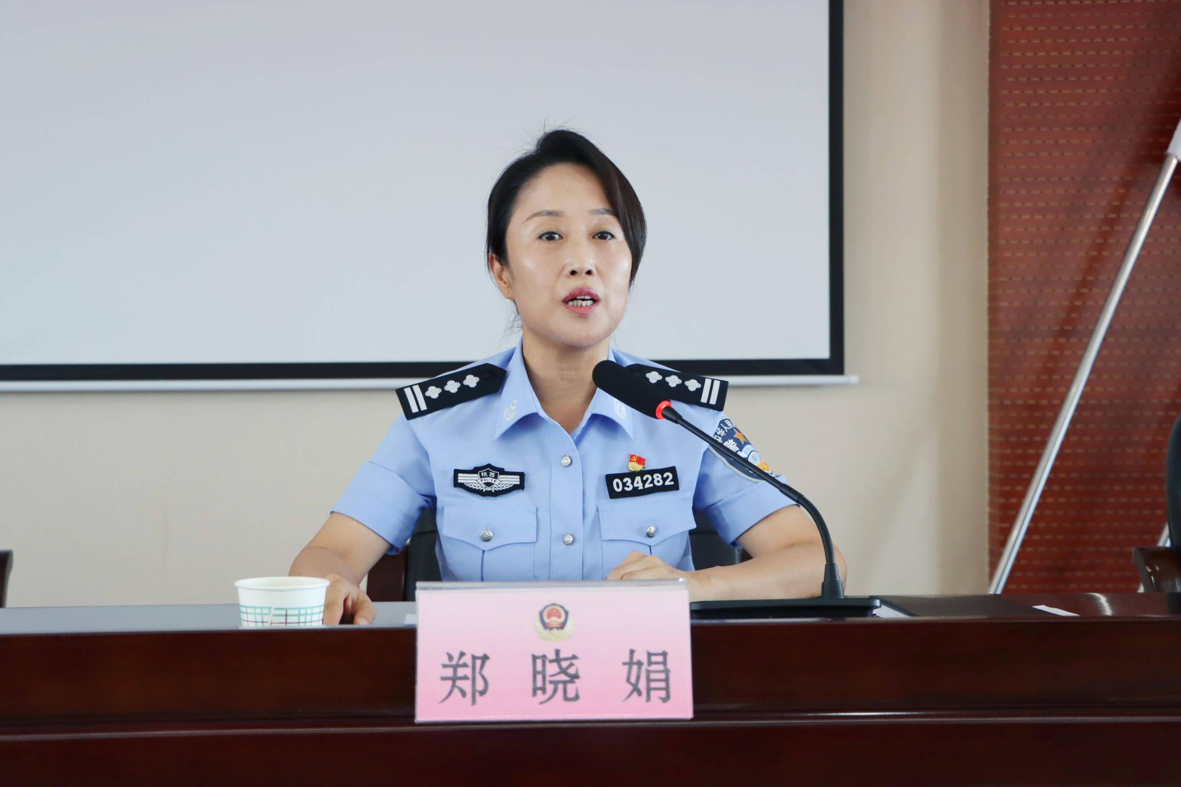 在县公安局九楼会议室召开政府副县长郑晓娟分管工作自评会议,评议