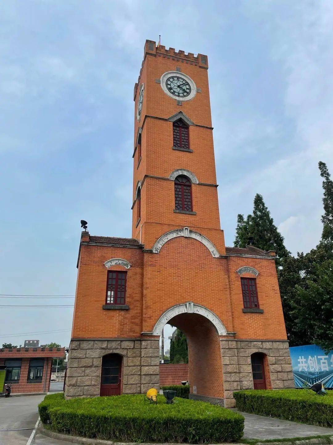 图为位于唐闸工业遗存的大生纱厂钟楼.