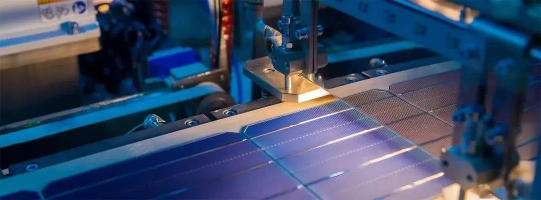 而隆基的故事还要往前,光伏产业诞生之初产生了单晶硅和多晶硅两大