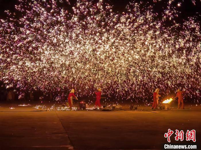 炼炉|千年绝技“打铁花”美翻呼伦贝尔草原