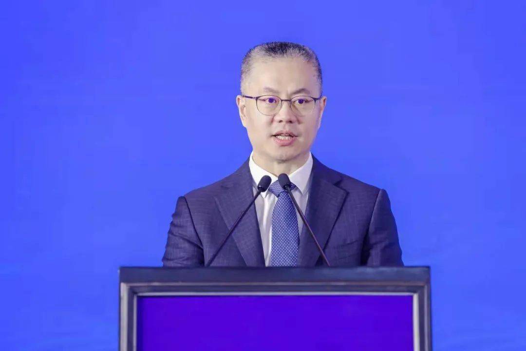 上海市副市长 张为上海市副市长张为在致辞时说,今年的中国航海日意义