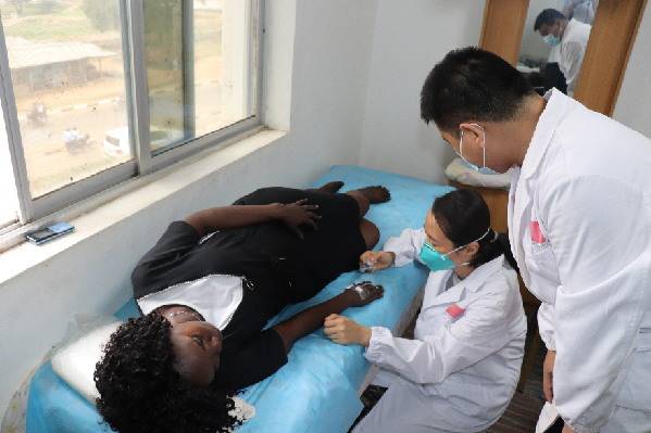 新华社|全球连线 丨 这个虐了人类几千年的疾病，中国赢了还在帮大家赢