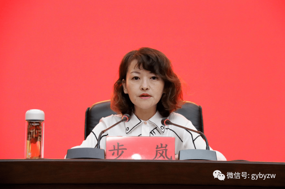步岚对政法队伍教育整顿工作取得的显著成效表示肯定,她指出,政法队伍