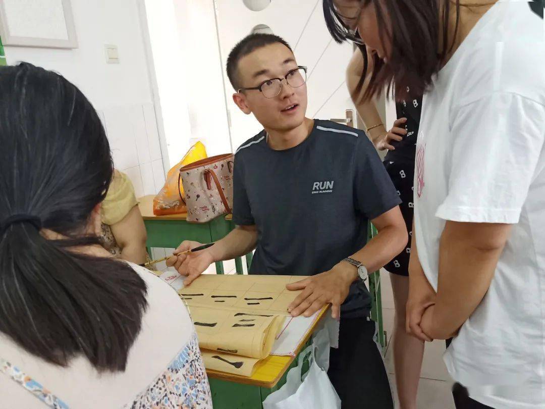 教师成长 | 东胜区教研中心开展全区小学兼职书法教师书法教材培训