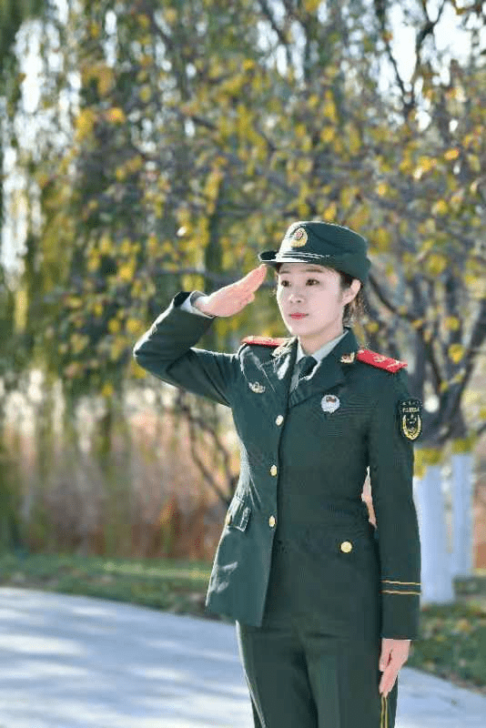陆军女兵服装图片