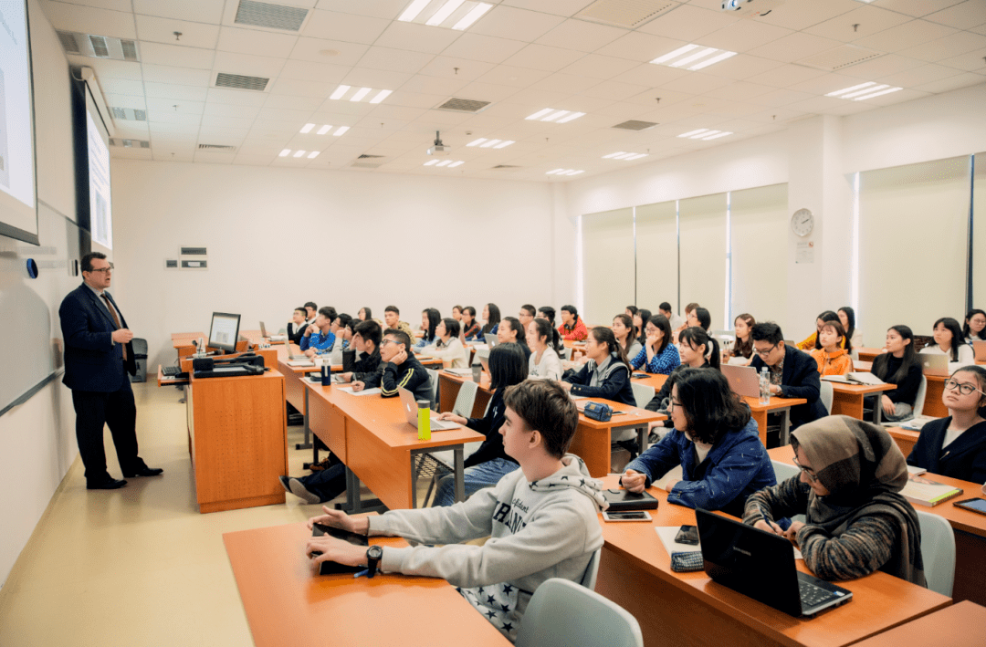 我的大学 在港中大(深圳)学英语,你会遇到这样的老师