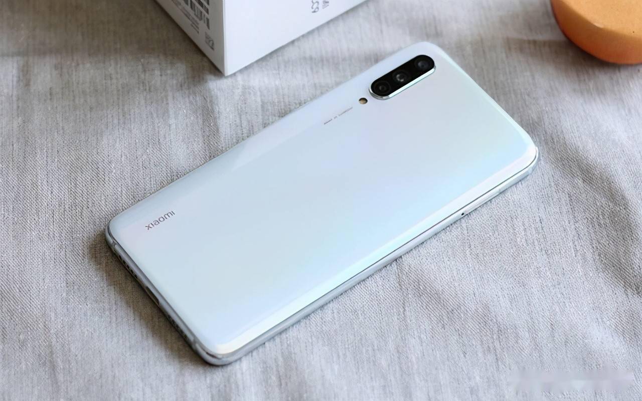 小米cc11:骁龙870 90hz 64mp,价格感人