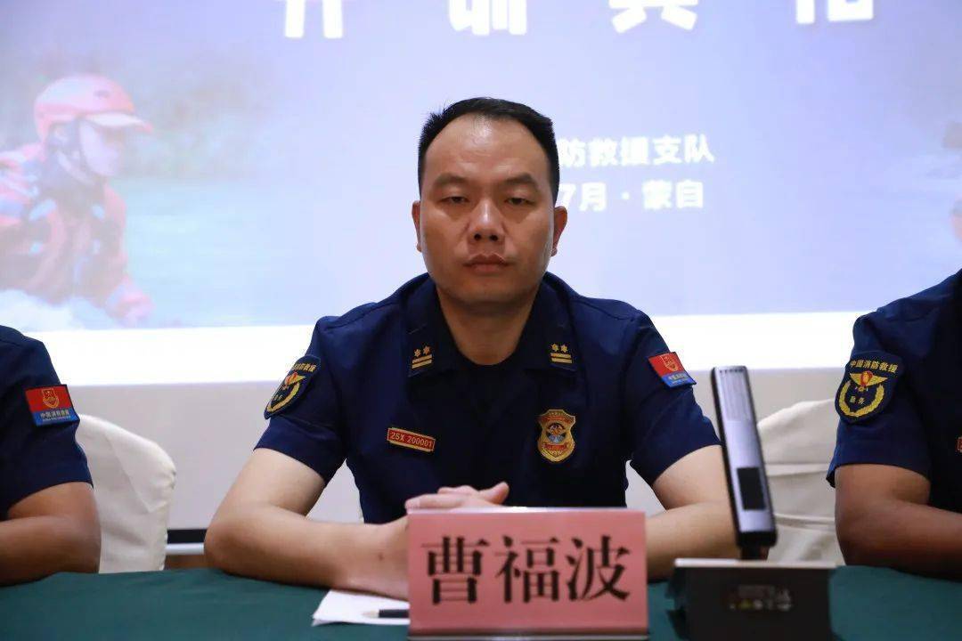 红河支队举办全州消防救援队伍游泳技能培训班开训典礼