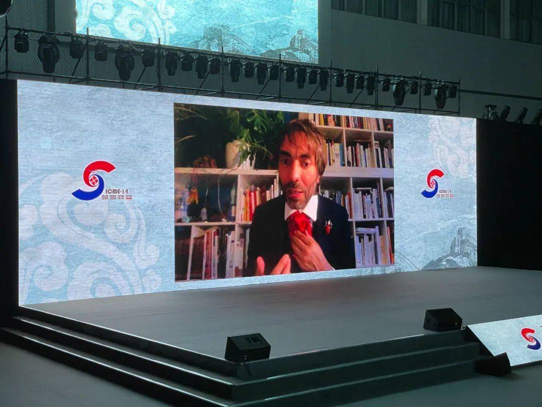 1分钟怎样谈论数学的本质 菲尔兹奖得主华东师 主页