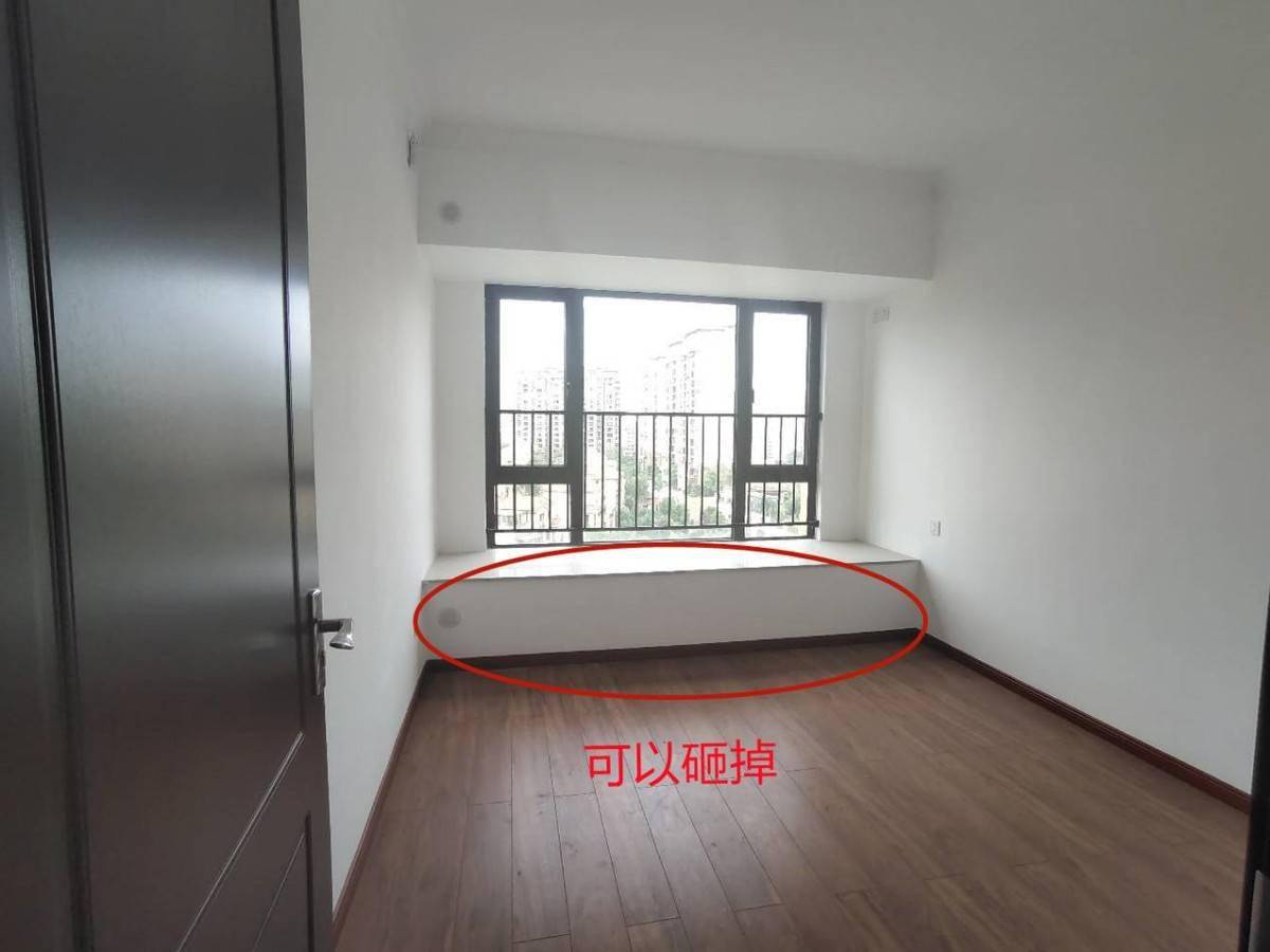 如果飘窗的承重墙是建筑师在建筑房屋时预留的预留板的话,那么这个