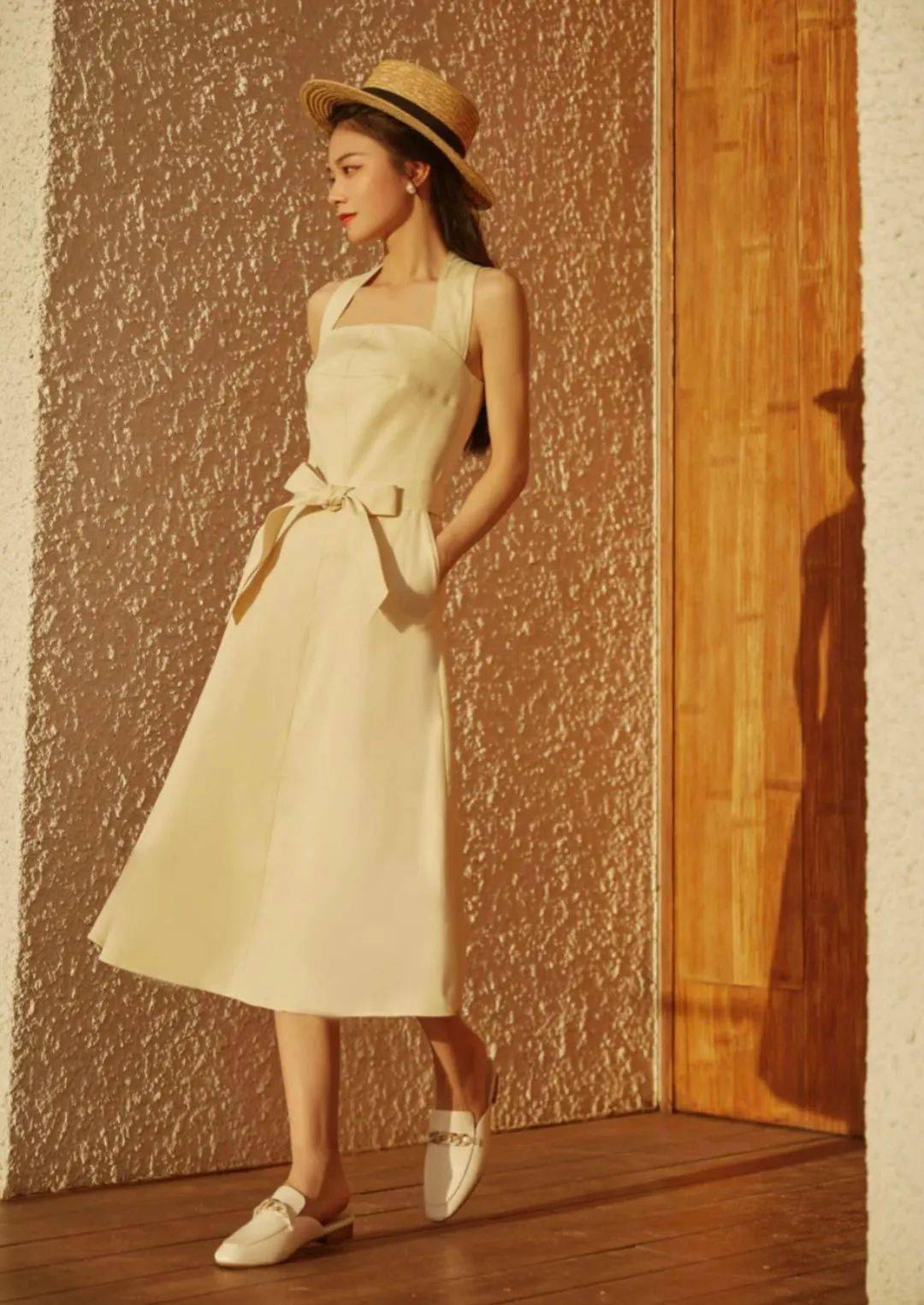 都能|连衣裙+“仙女鞋”=今夏王炸组合，巨美巨时髦，气质绝了！