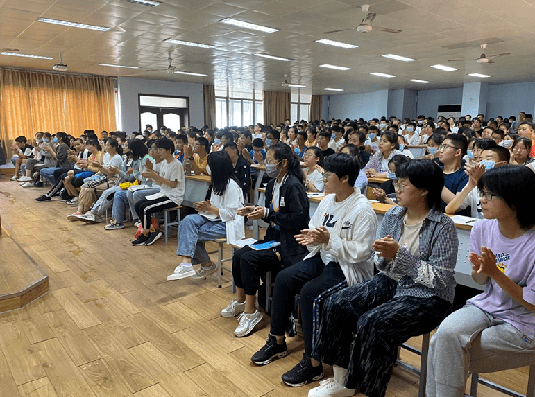 语数外学科敲黑板德州一中新生初高中衔接培训活动纪实①