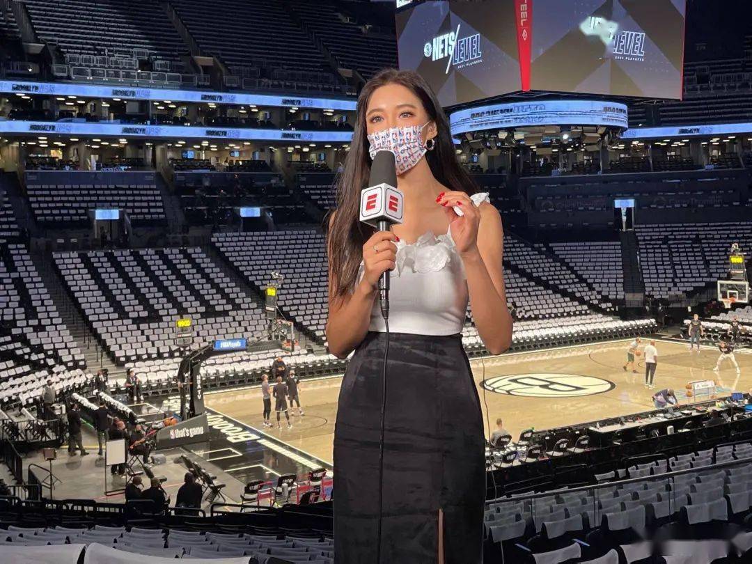 nba记者周玲安嫁给大17岁老外却得不到祝福网友承认她优秀