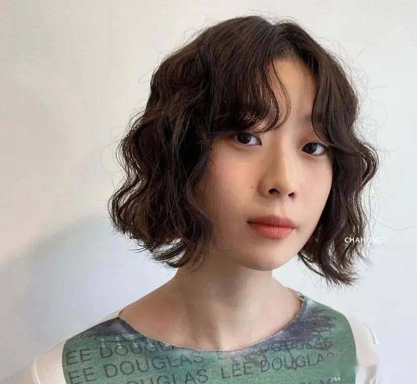 小卷蓬蓬头烫发也是不错的选择哦.