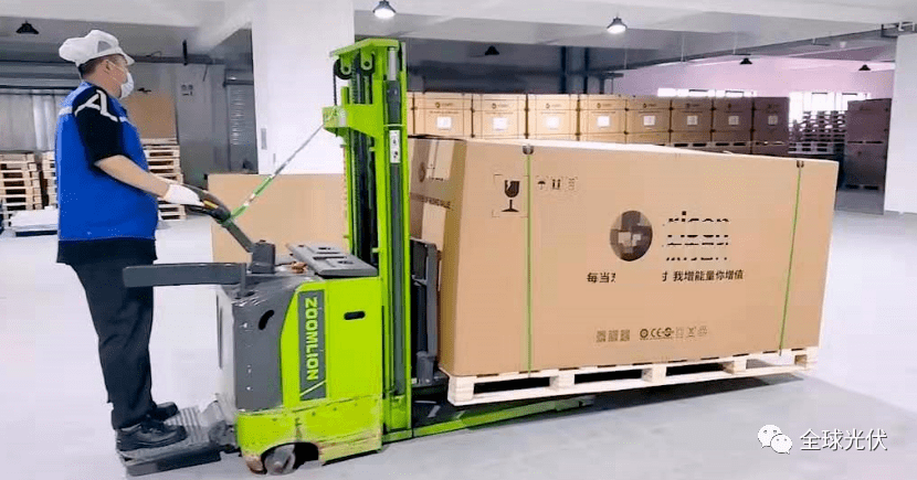 脑洞!可折叠的光伏托盘