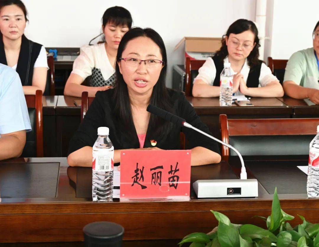 座谈会上,赵丽苗副县长简要介绍了巍山县的基本概况,刘钟院长介绍了