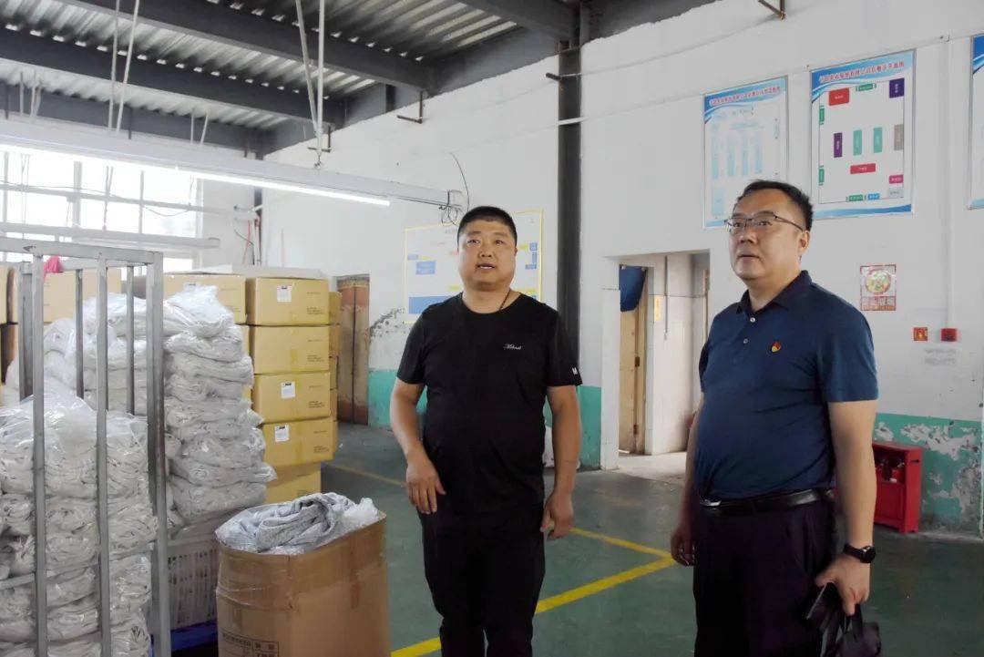 许昌中院党组成员,政治部主任吕玉峰走访企业