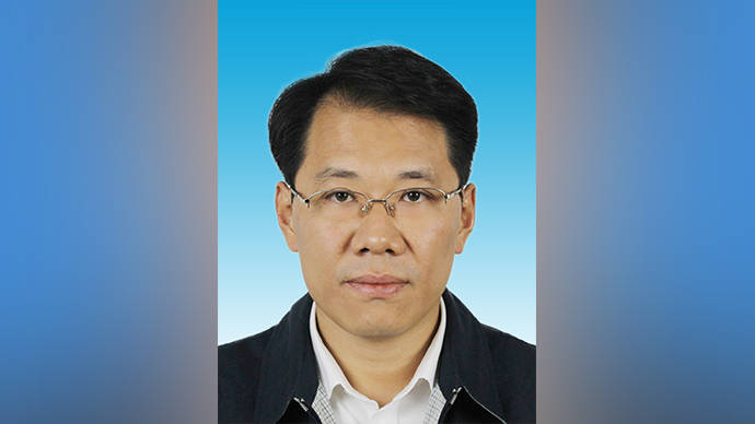 会议决定任命贾堤为东丽区副区长,并决定其为代理区长.