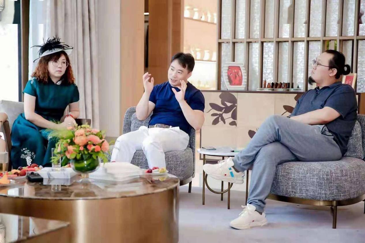 诚通嘉业董事周有永先生首先向大家讲述了九章别墅的经营理念