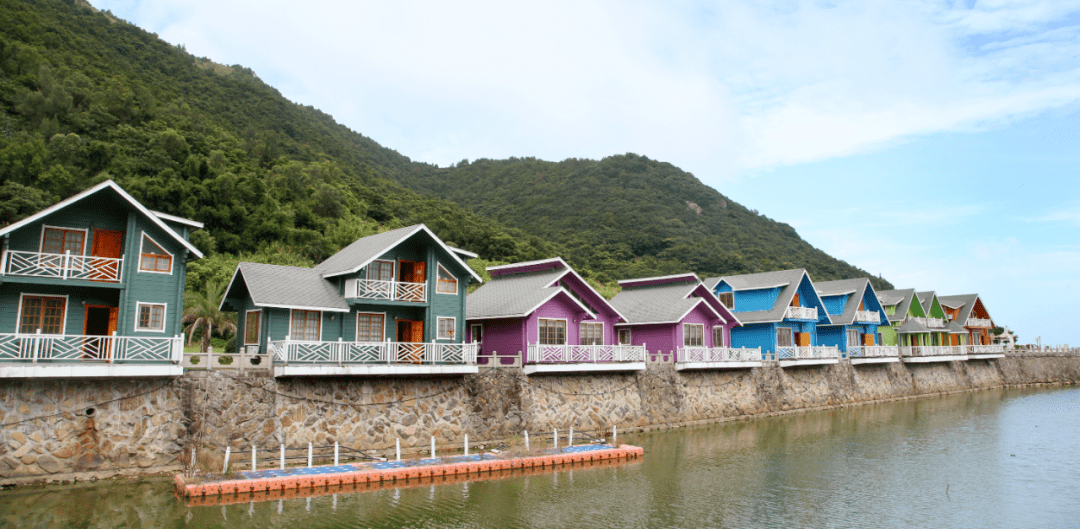 蓝天,阳光,沙滩,冲浪板……在夏日的苍南马站镇后槽海螺度假村,如果你