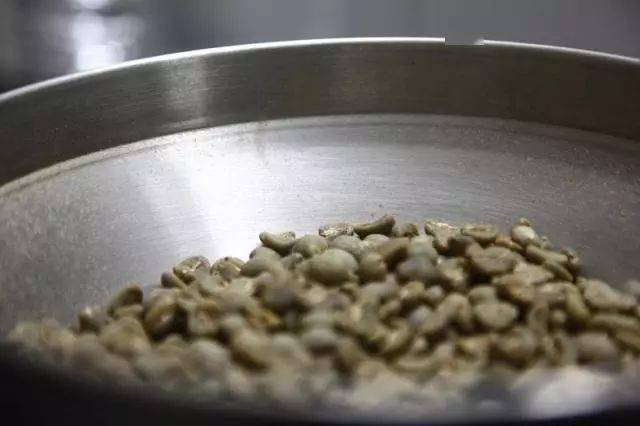 咖啡豆烘焙时为什么会有噼里啪啦的声音？