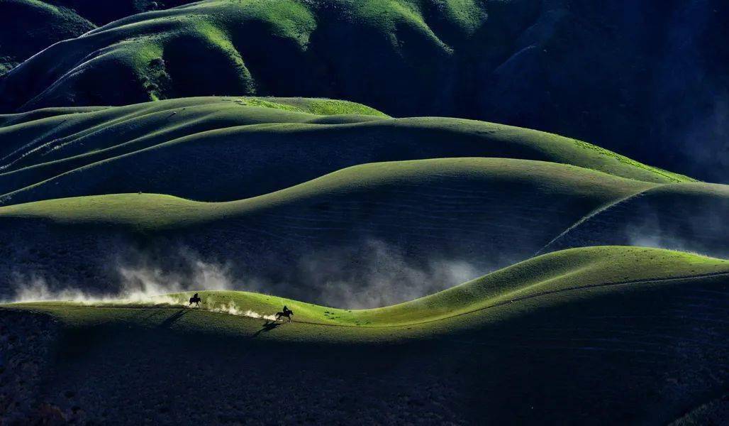 《跑马美人背》郝敏