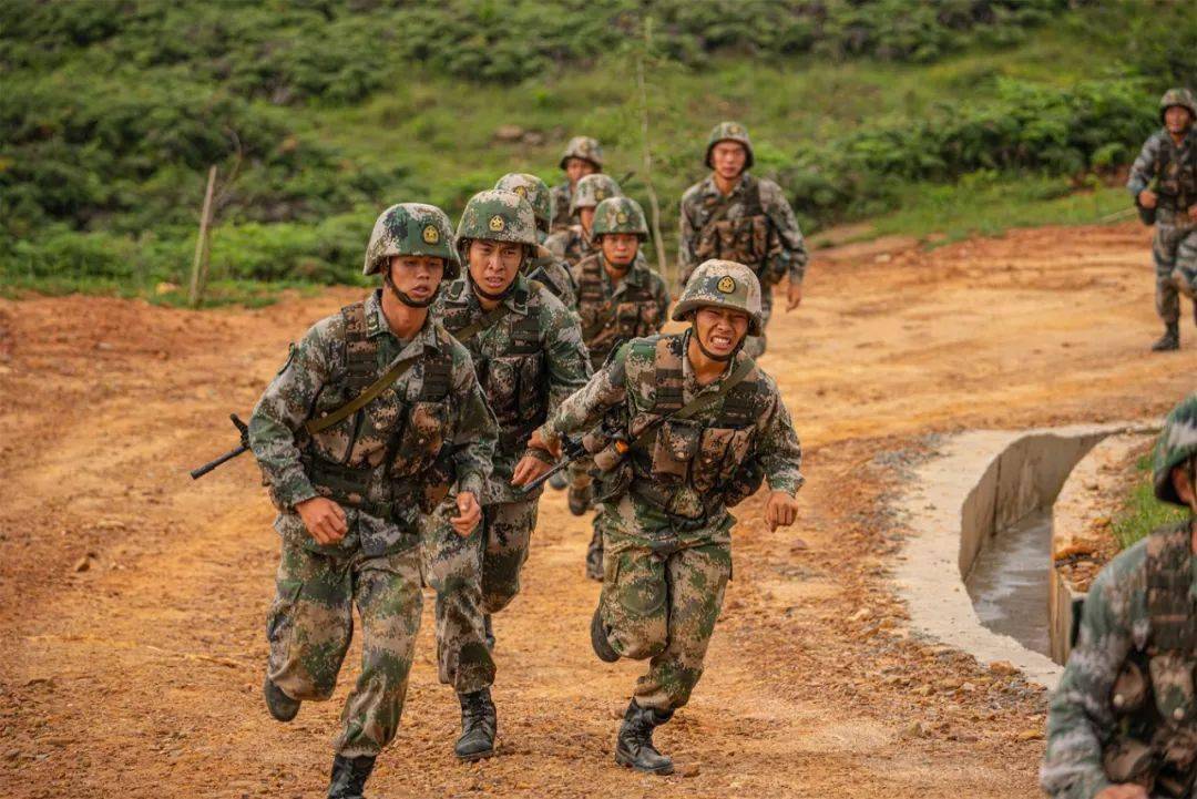 练兵备战南部战区某旅西藏军区某旅武警新疆总队某支队武警第一机动