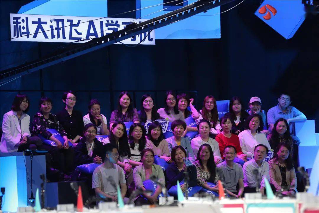 教育|《超脑少年团》昨晚开播，“超燃烧脑”之旅正式启程