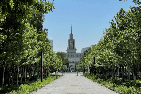 蘭州附近的山巒命名,如蘭大的標誌性建築——積石堂便是辛樹幟校長以