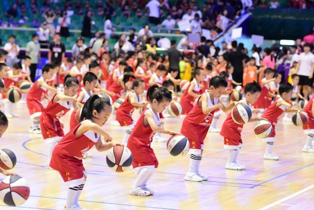 燃第六届健康杯幼儿篮球表演赛暨银座开创第十二届幼儿篮球表演赛盛大