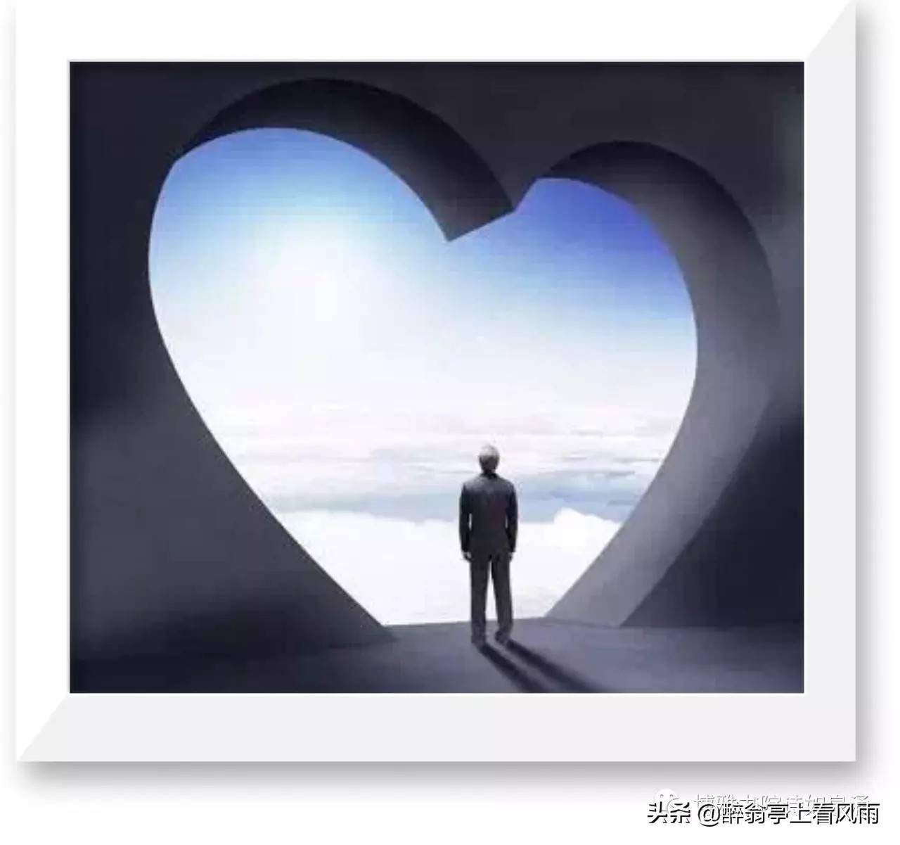 不经意间皱纹爬上了脸美好的光阴已被耗费过半光阴的背影与我们越拉越