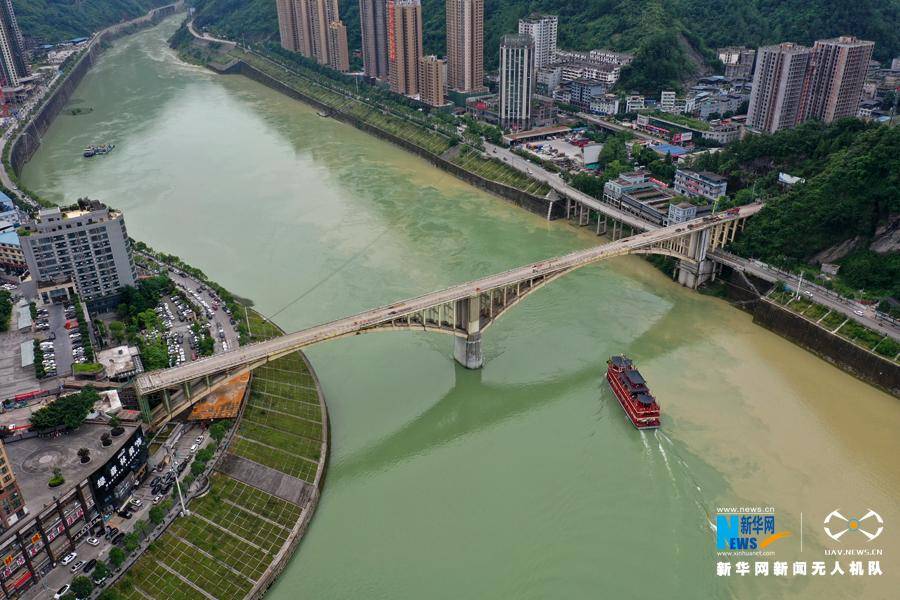 武陵|沿着高速看中国丨与乌江画廊“同框”的高速公路