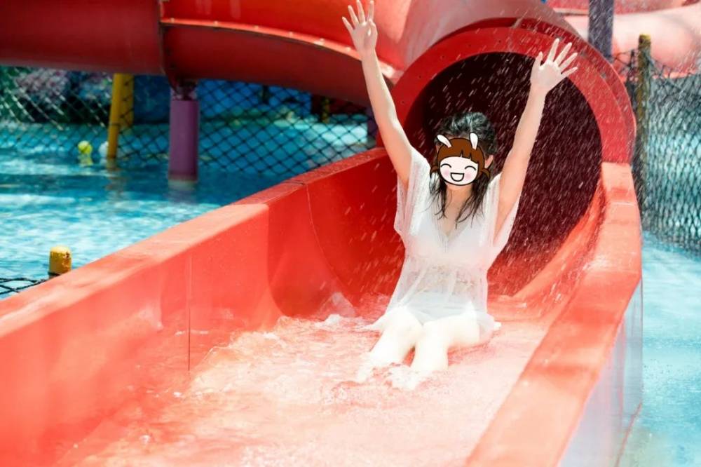 的欧式群体建筑之间,附近还有香溪廊桥,生态观光园等旅游休闲度假景点