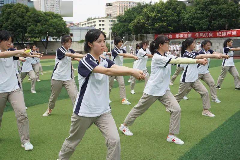 成都八中高一军训总结训