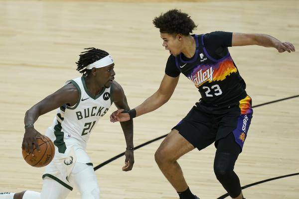 太阳|雄鹿123比119击败太阳，赢下NBA总决赛天王山之战